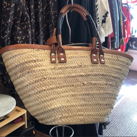 AUTHENTIC- Balenciaga straw beach tote 👜 💕 - Picture 2 of 6